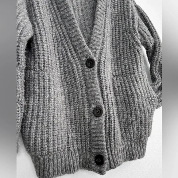 LUNYA Chunky Wool Cardigan in Serene Gray size xs/s - Picture 9 of 11